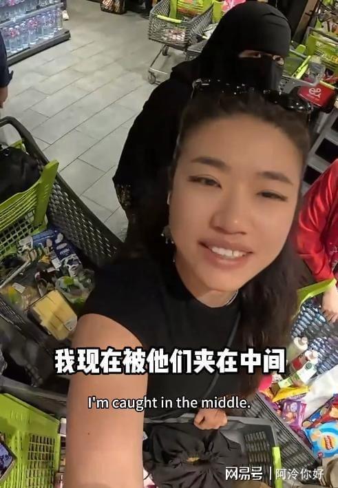 5人互殴完胜后获围观者竖拇指威武！俩中国女生埃及游与当地(图3)