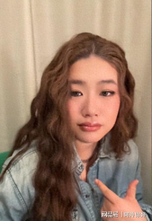 5人互殴完胜后获围观者竖拇指威武！俩中国女生埃及游与当地